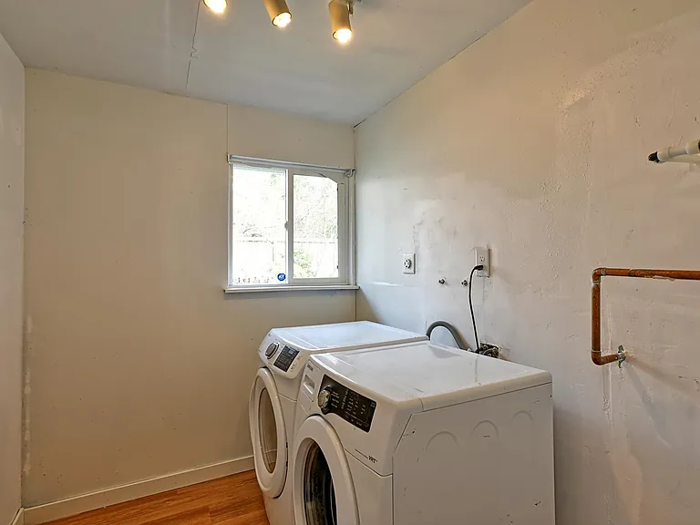 2551 NE 204th St — Photo 21