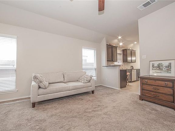5th image of 221 Red Hawk Pl