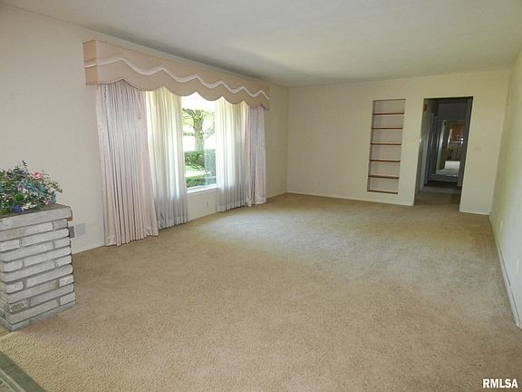 5th image of 414 W Knoll Crest Dr
