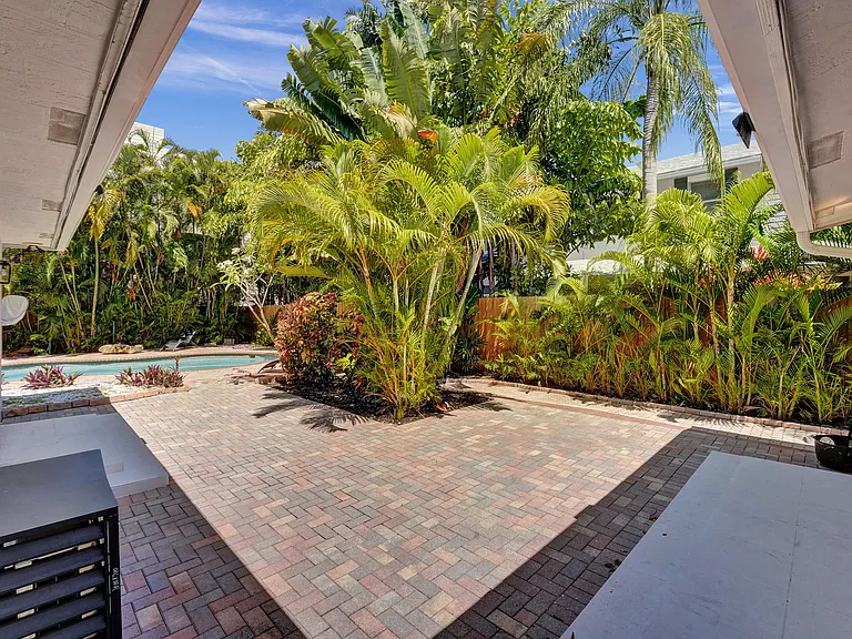 615 NE 13th Ave — Photo 41
