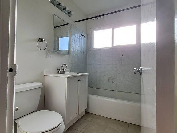 5th image of 4138 Redondo Beach Blvd APT A