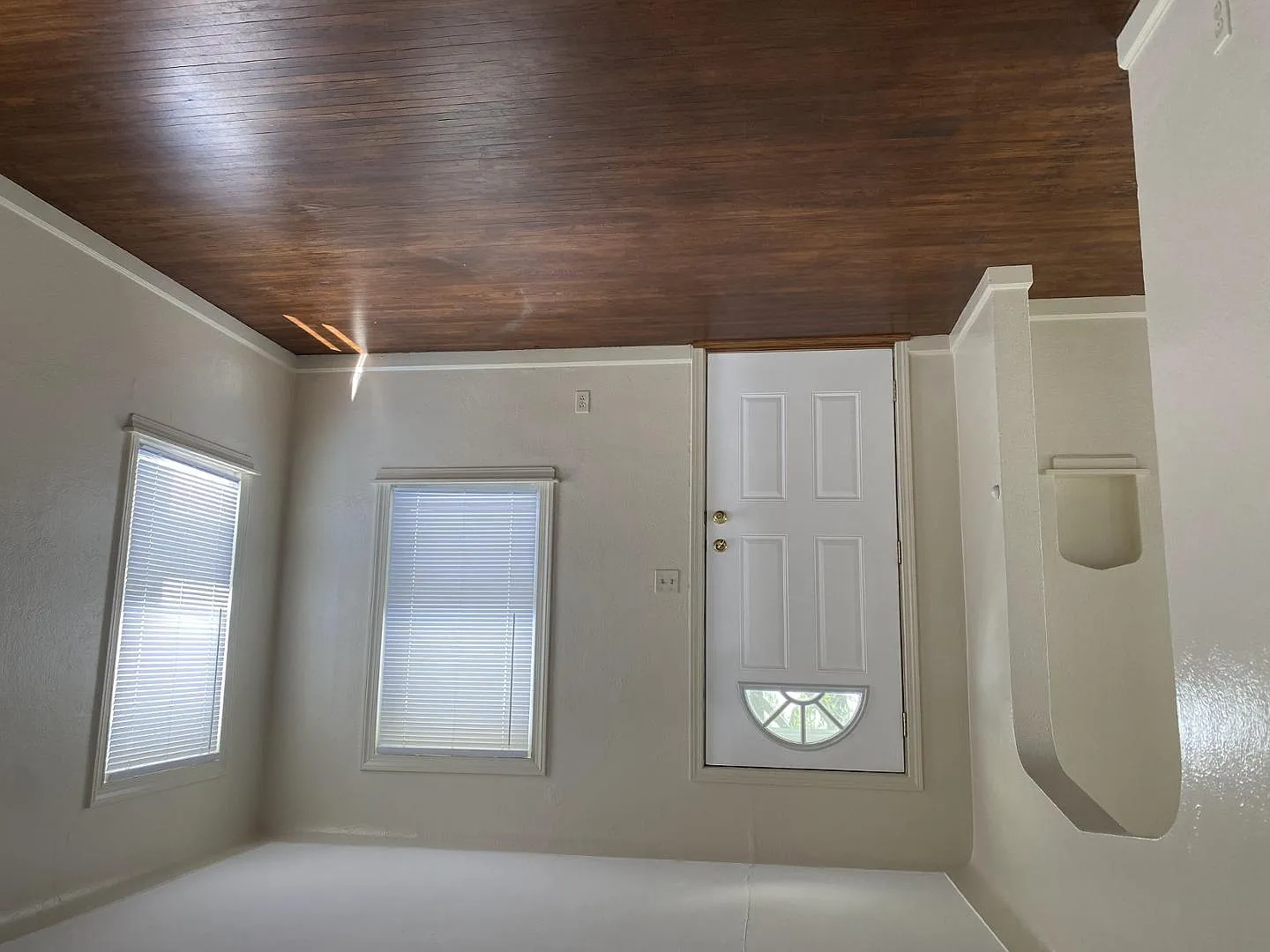 3 bed, 1.0 bath, 1128 sqft, $1,400 — Photo 2