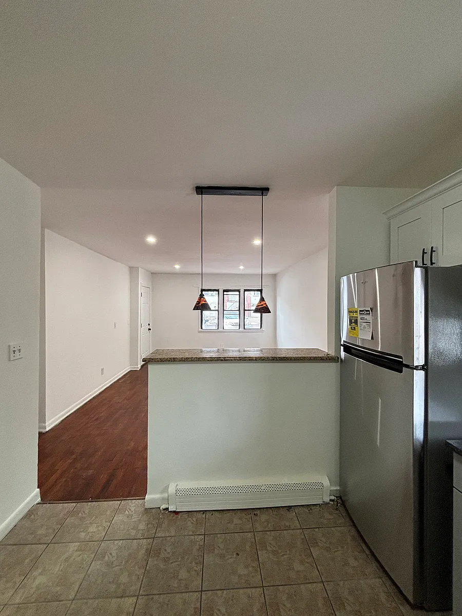 Building Photo - 699 N 5th St #1