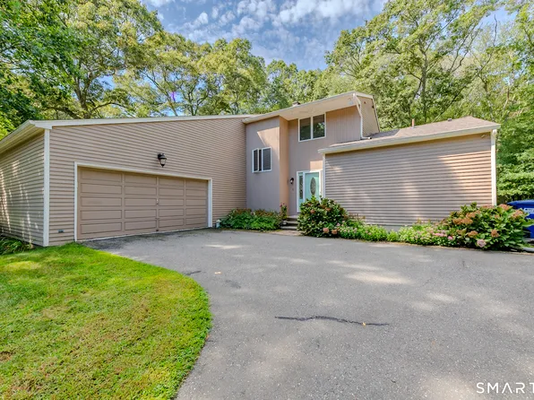 4 Briarwood Court, Ledyard, CT 06335