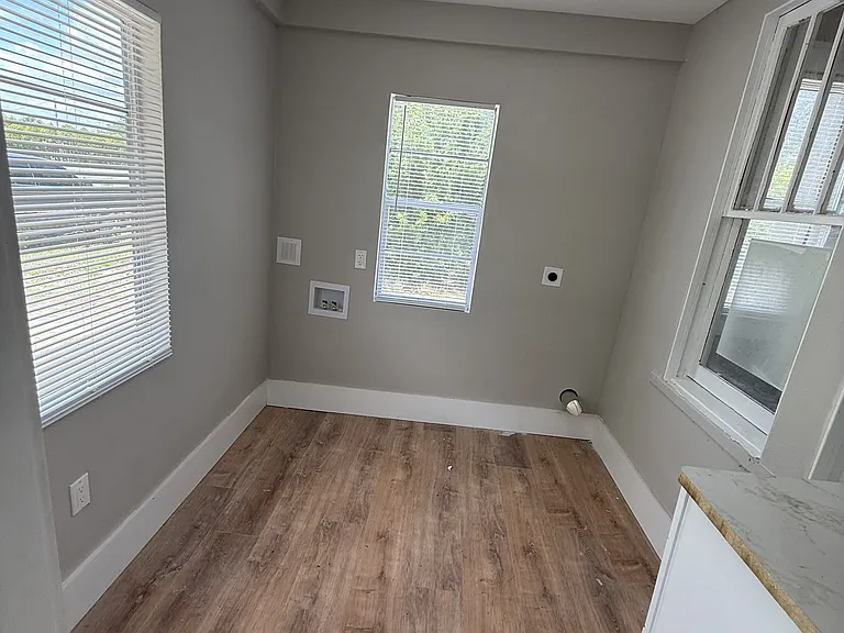 622 Pink Apartment Rd — Photo 12