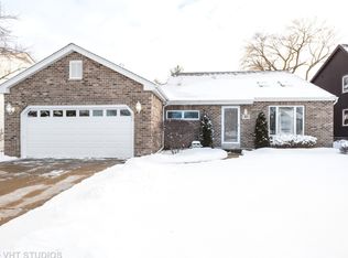 105 Somerset Dr, Streamwood, IL 60107