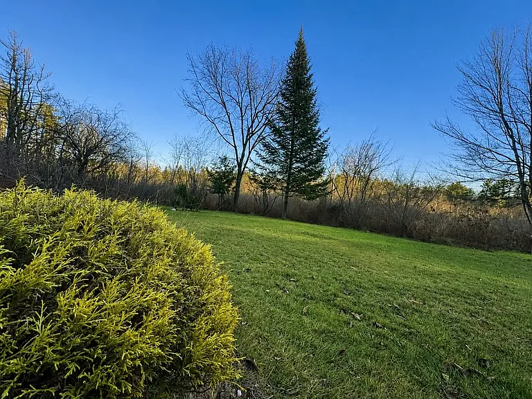 129 Lawrence Rd — Photo 36