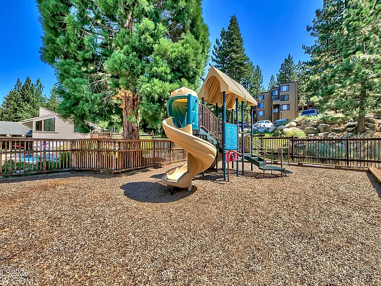 215 Clubhouse Cir — Photo 43