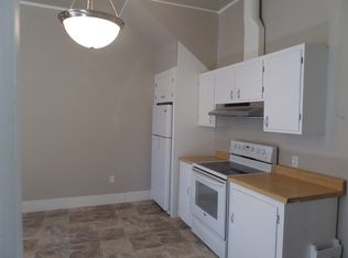 48 S 12th St, Cottage Grove, OR 97424