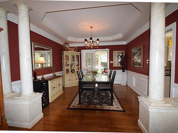 4th image of 5704 Hinsdale Pl