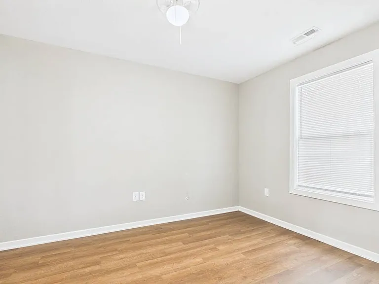 306 W Market St #B — Photo 26