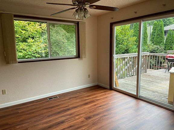Dinning room with large deck