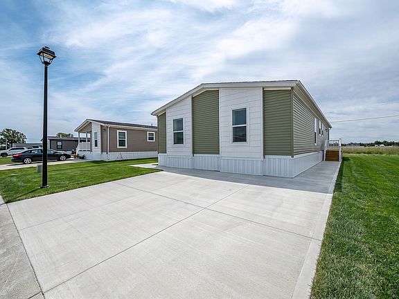 Exterior Image-1-Skyline 211 Meadows of Perrysburg