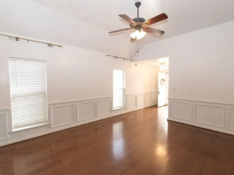 2049 Dundee Way — Photo 4