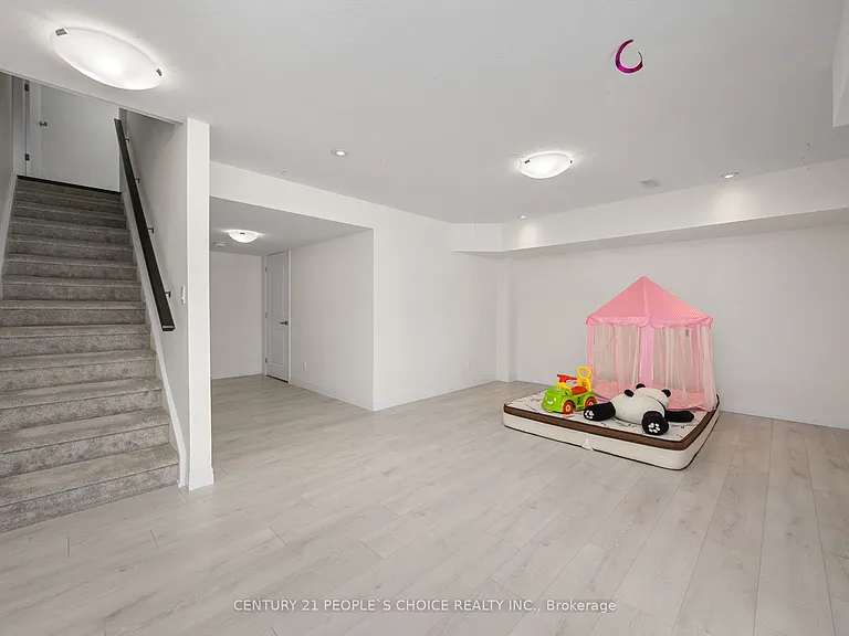 9 Queensbrook Cres — Photo 27