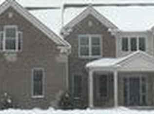 9048 Riverwalk Dr, Fenton, MI