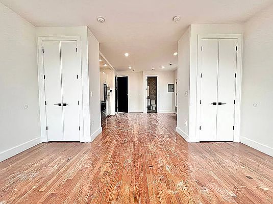 4th image of 335 Woodbine St #3C