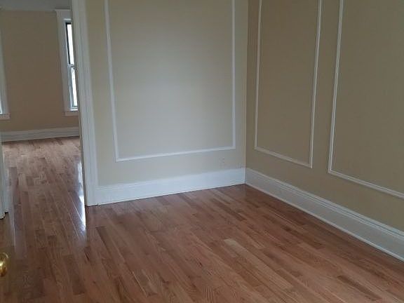4th image of 2565 35th St APT 3L