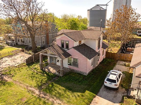 2nd image of 315 W Watts St