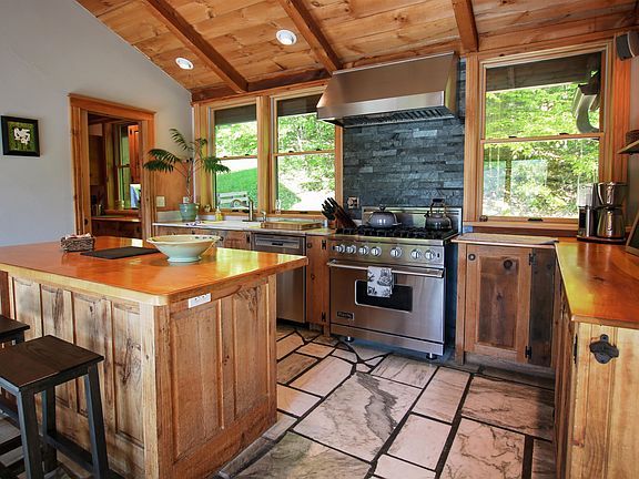 2nd image of 460 Bull Moose Ridge Road