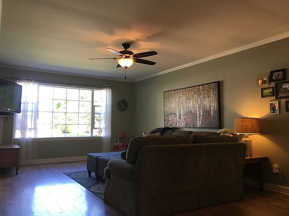4th image of 604 W State St