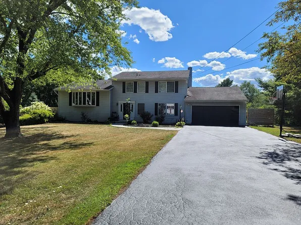 22 Pine Ridge Rd, Poughkeepsie, NY 12603