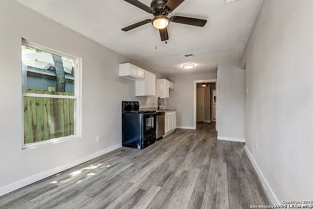 3 bed, 2.0 bath, 700 sqft, $1,350 — Photo 2