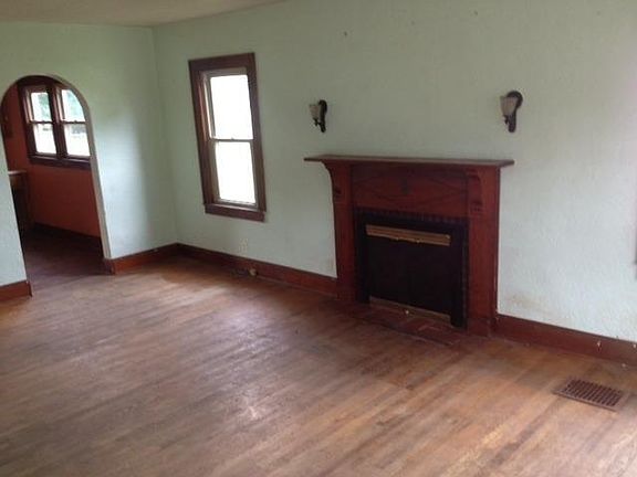 5th image of 712 W Market St