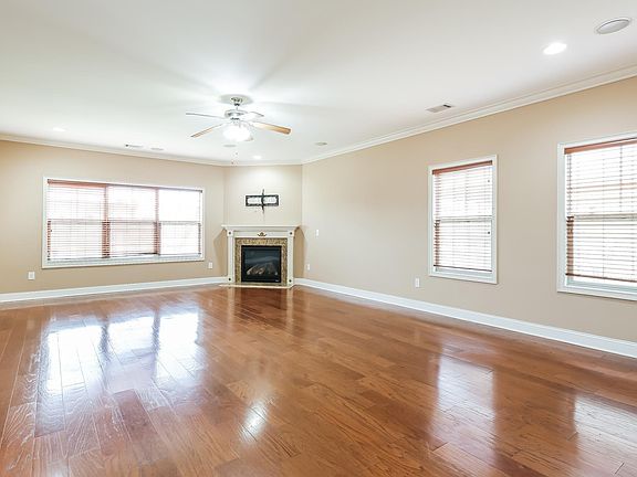 3rd image of 213 Bell Heather Ln