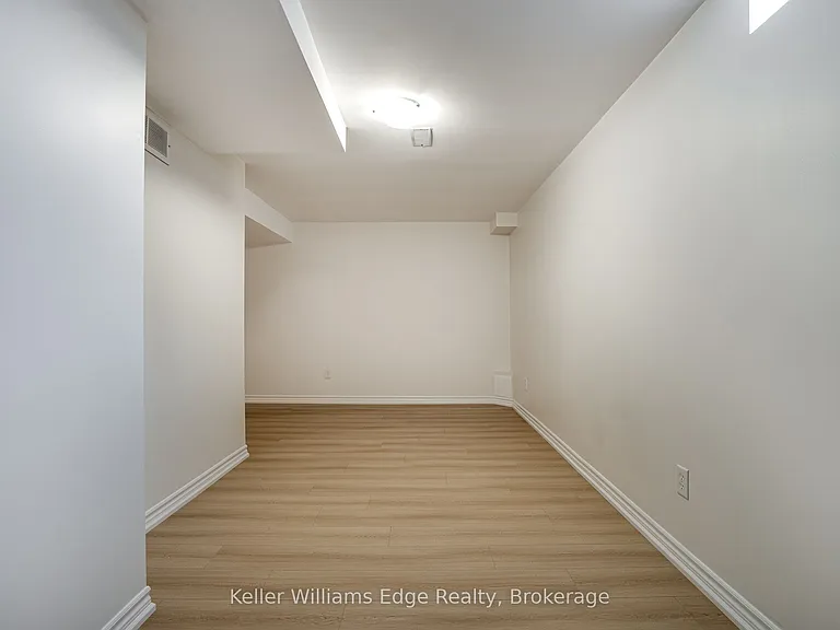93 Glendarling Cres — Photo 42