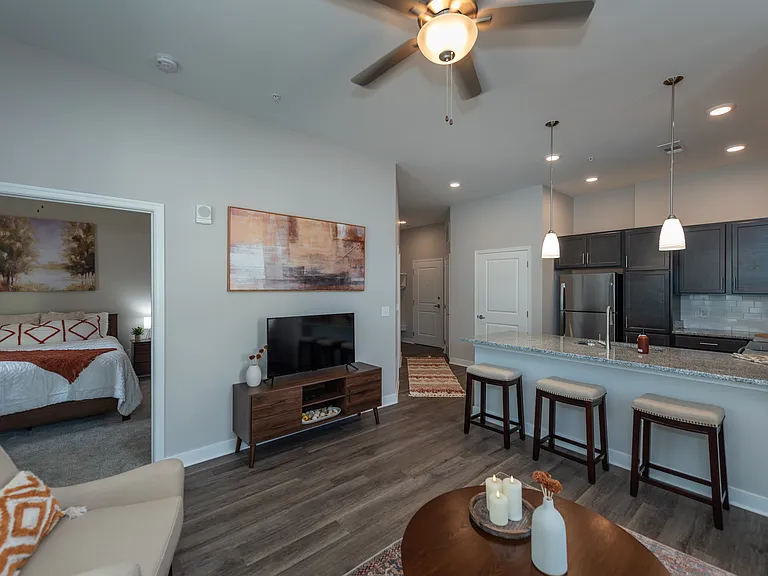 Manor on the Green Apartments — Photo 15
