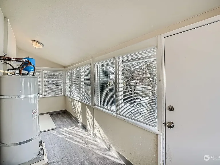 6838 S Park Ave — Photo 20