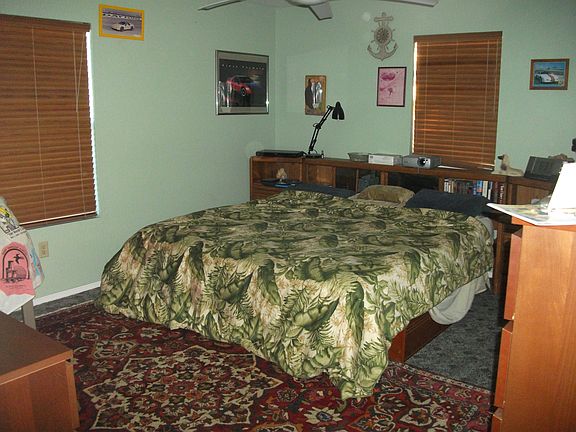 Master bedroom - king bed