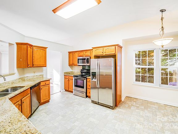 5th image of 2712 Thornburg Ct