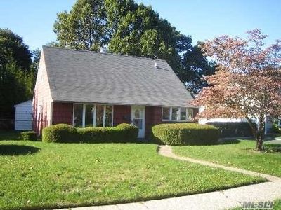 2450 1st St, East Meadow, NY, 11554