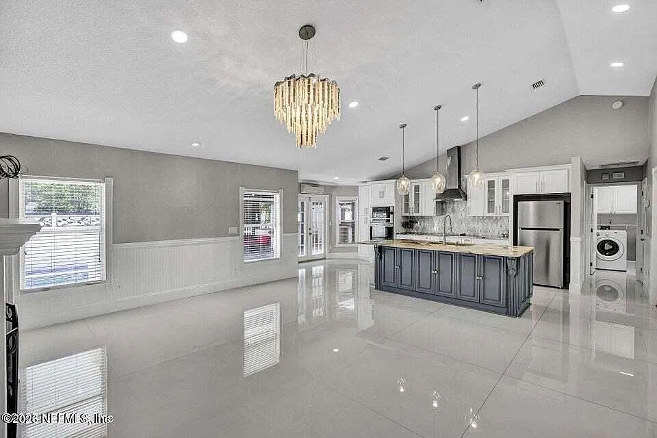 2 bed, 2.5 bath, 2133 sqft, $3,500 — Photo 4
