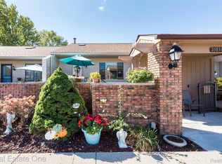 25831 Lexington Dr UNIT 3, South Lyon, MI 48178