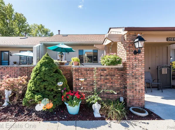 25831 Lexington Dr Unit 3, South Lyon, MI 48178