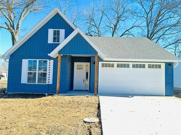 303 S Cayuga St, Frontenac, KS 66763