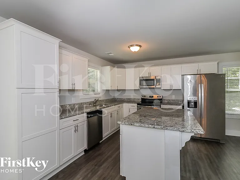 4535 Bonneville Dr — Photo 8