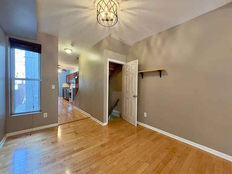 934 S East Ave — Photo 4