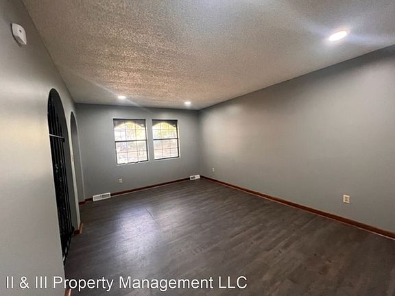 3rd image of 5826 Farley Ave