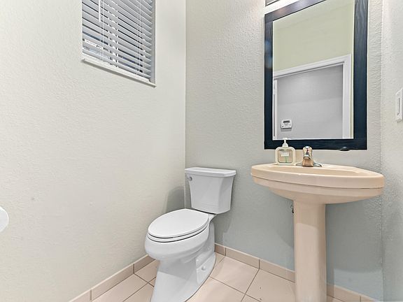 4th image of 975 Tortuga Lane