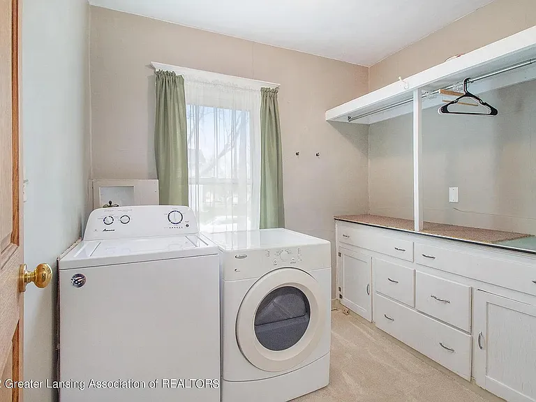 602 S Lansing St — Photo 9