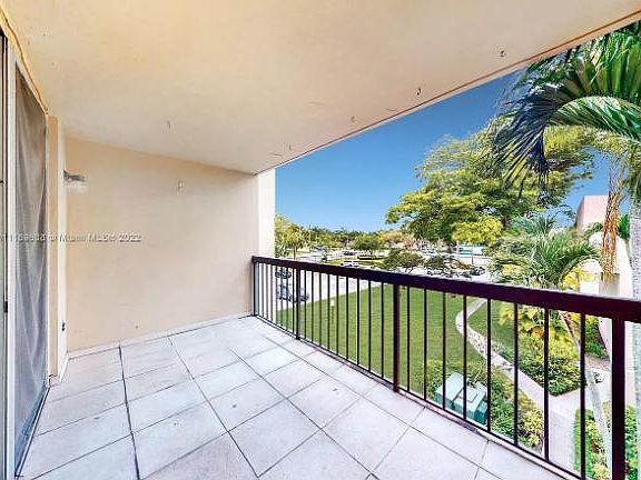 4th image of 10425 SW 112th Ave APT 321-1