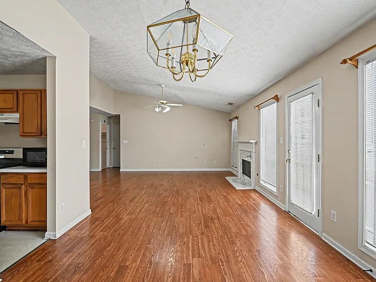 3268 Crossfield Way — Photo 4