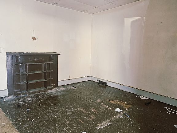 2nd image of 1227 Dewey Ave