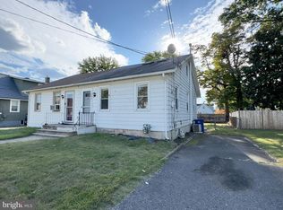 1017 Wall St, Beverly, NJ 08010