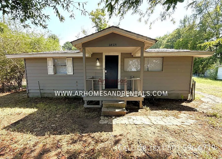 2805 Graham Road | 3 Bedrooms | 1 Bathroom 1/2 Off First Month's Rent — Photo 1