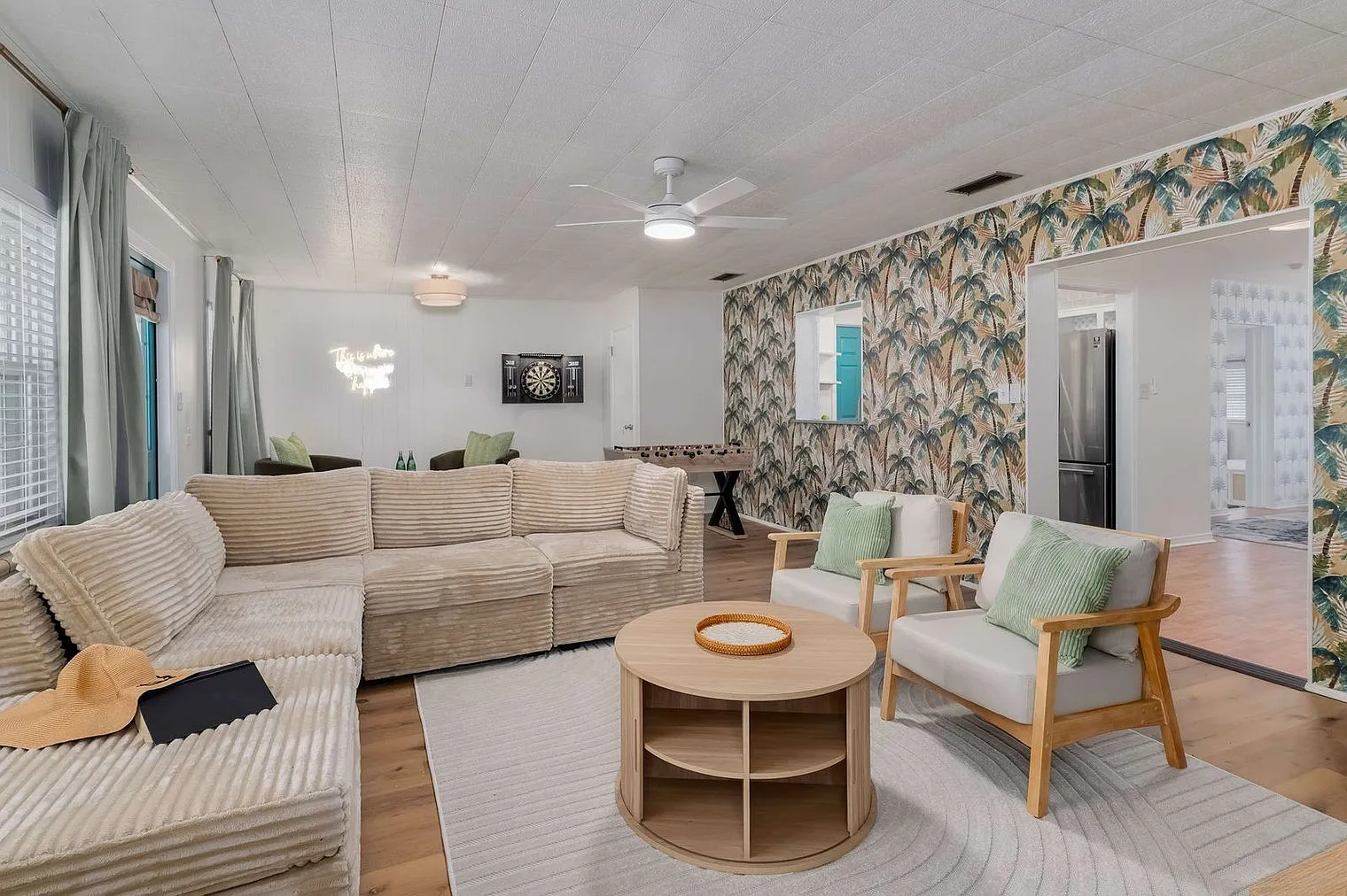 4 bed, 2.0 bath, 1819 sqft, $6,370 — Photo 3